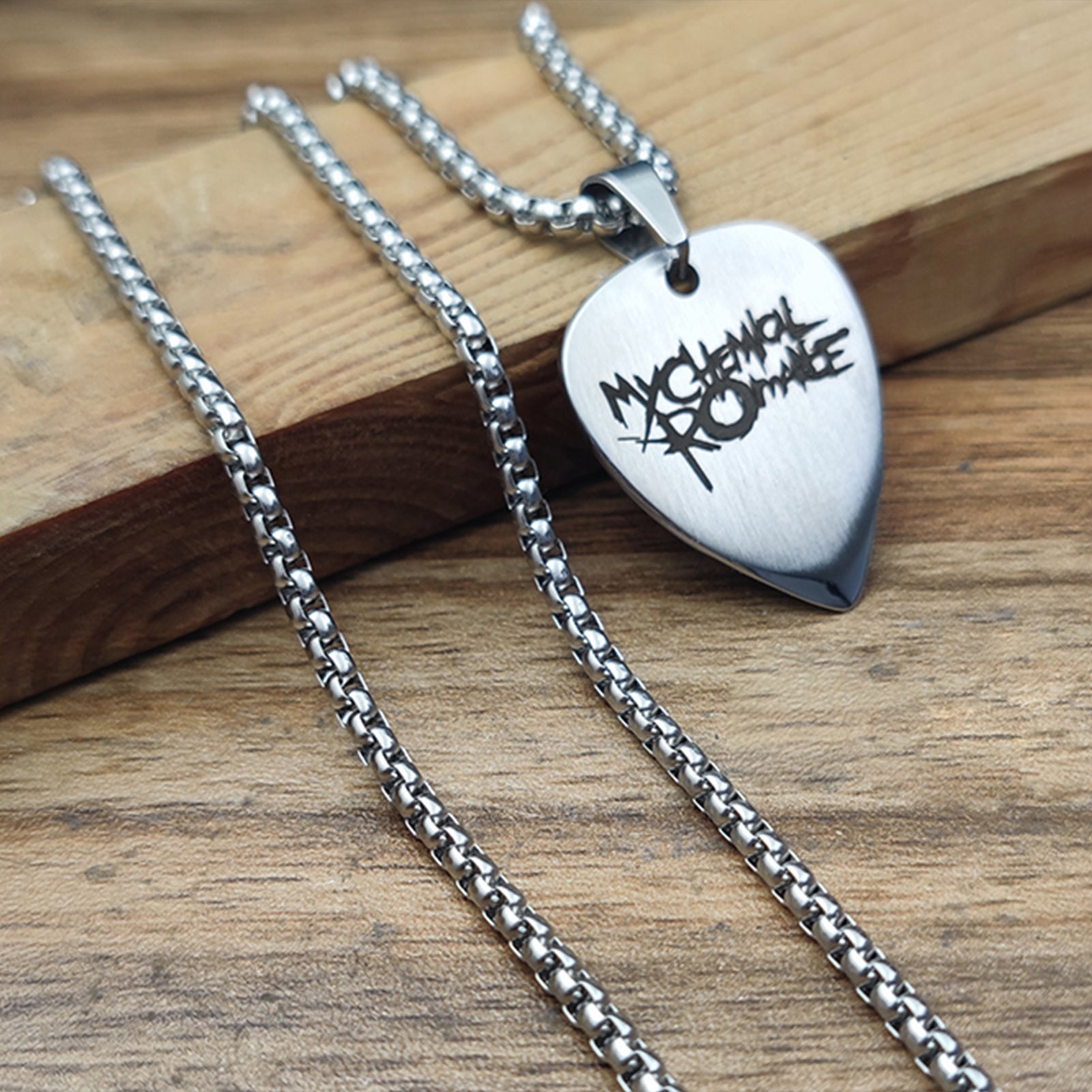 ComMarker Blank Guitar Pick Necklace (1pcs)