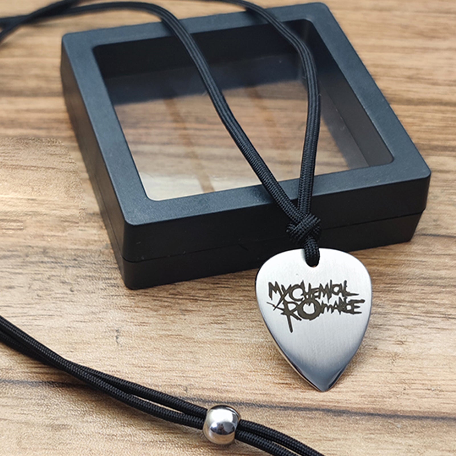 ComMarker Blank Guitar Pick Necklace (1pcs)
