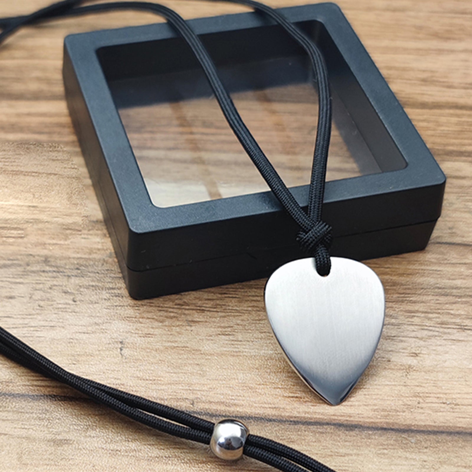 ComMarker Blank Guitar Pick Necklace (1pcs)