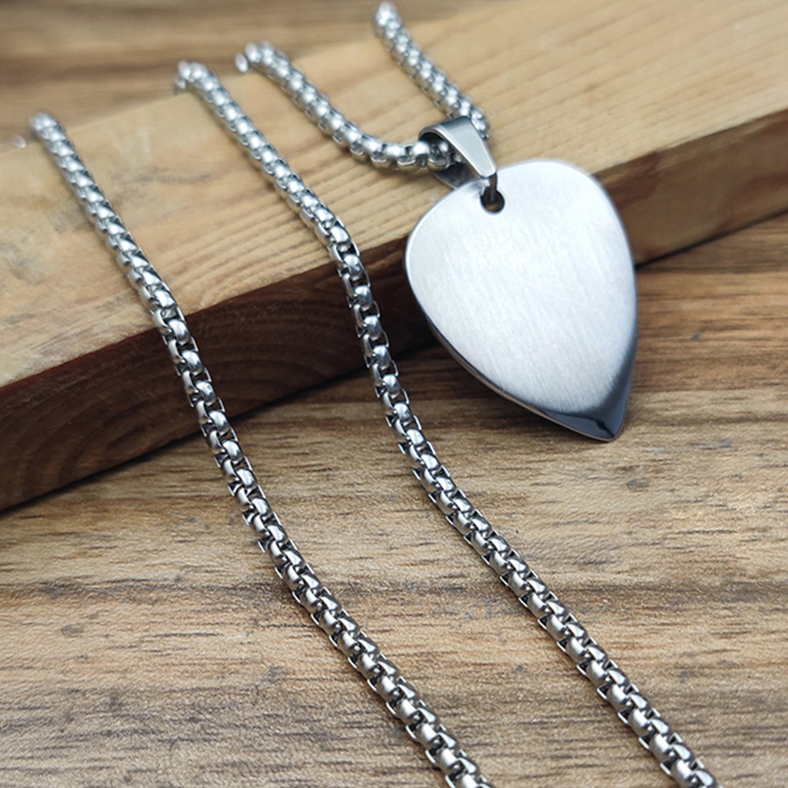 ComMarker Blank Guitar Pick Necklace (1pcs)